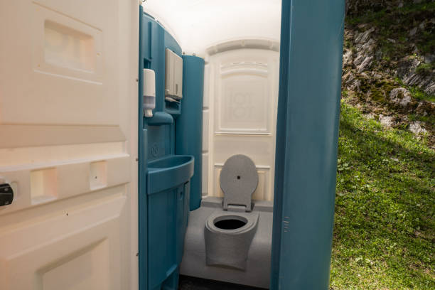Best Portable restroom trailer rental  in Gretna, LA